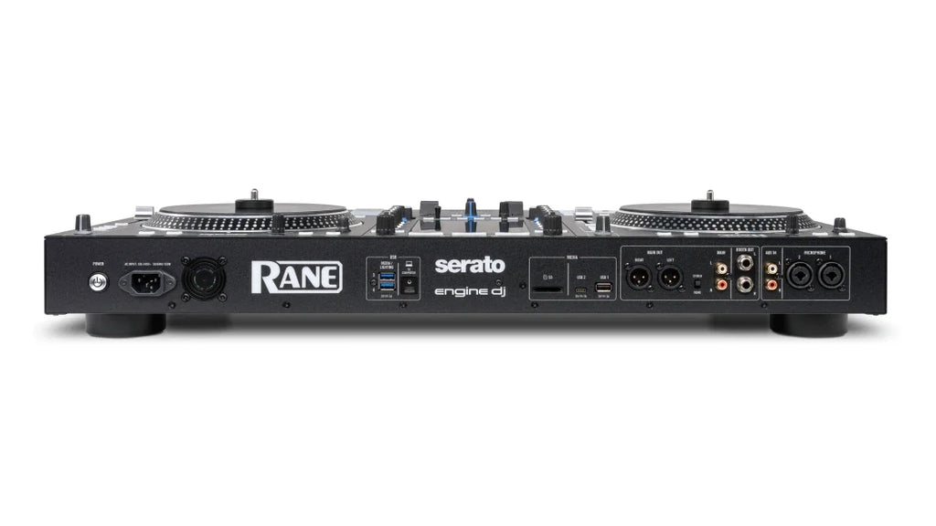 Panneau arrière de la RANE ONE détaillant les doubles ports USB, les sorties XLR Main et Booth, et les entrées micros.